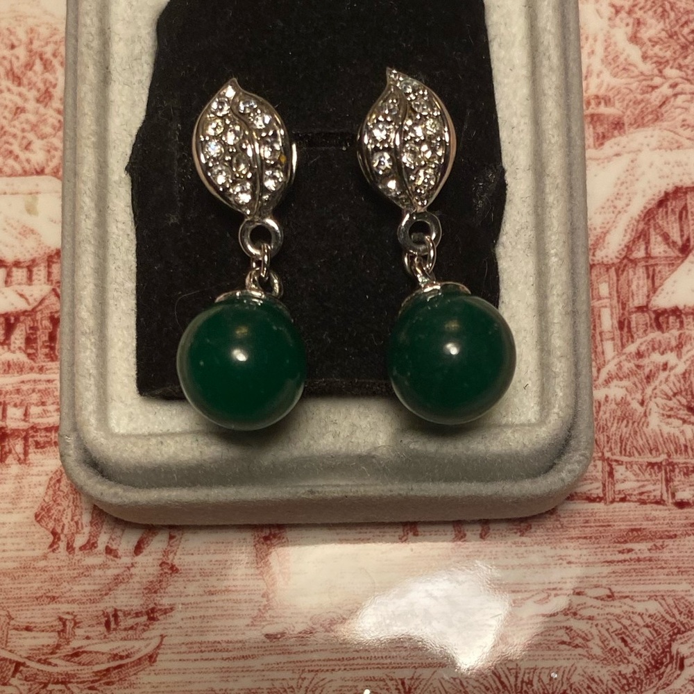 💛 Vintage green jade, cubic zirconia drop earrings. Stainless steel setting.